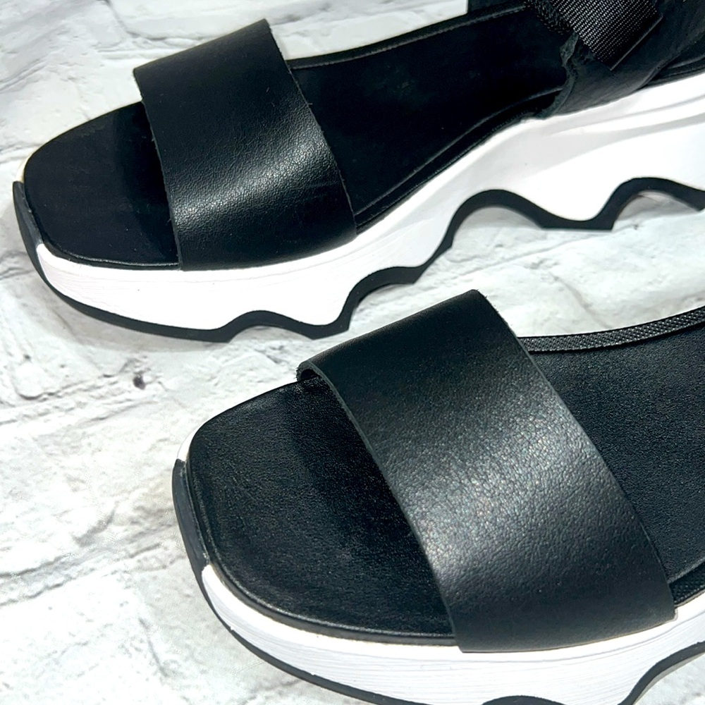 Sorel Kinetic Y-Strap Black Sandals - Women’s Size 10 - Picture 14 of 16